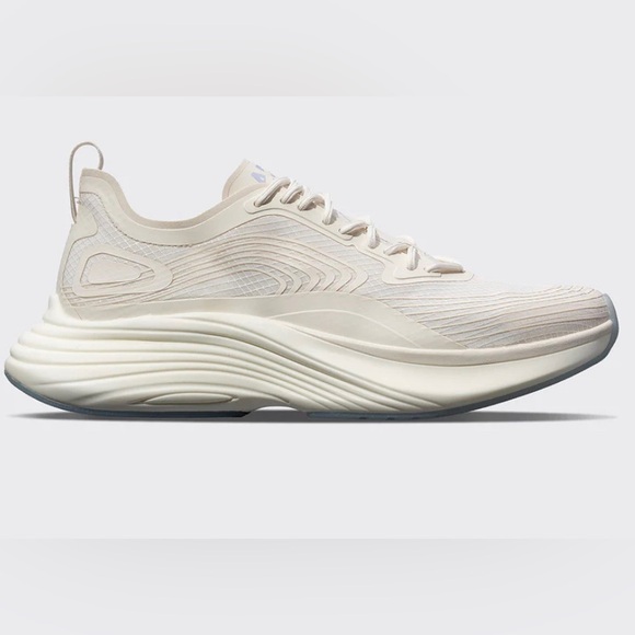 APL Shoes - APL women’s streamline ruining shoe size 7.5 EUC athletic